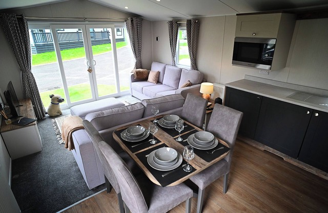 Luxury Lodge Longridge. Forest of Bowland, Ribble Valley. Pet friendly. Pool.