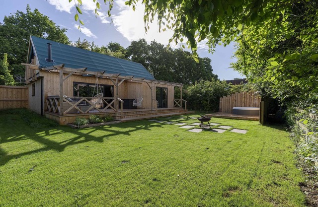 Luxury Lodge near Bosham with private hot tub.