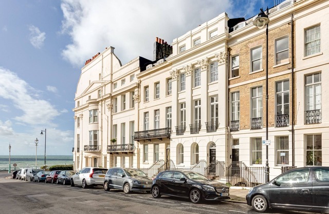 Luxury Mansion Townhouse with Private Cinema sleeping up to 18