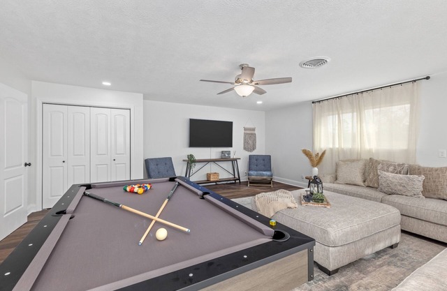 Luxury Meets Convenience-Your Private Oasis Awaits!