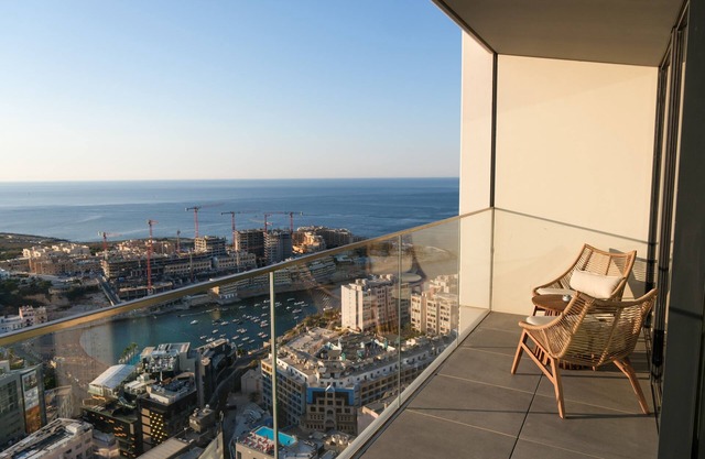 Luxury Mercury Towers 27F Skyline Rooftop & Indoor Pool Parking