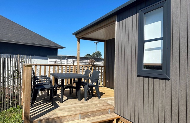 Luxury Mobile Home Near Beach with Pool & Fitness, 2 Bedrooms, 4 Guests