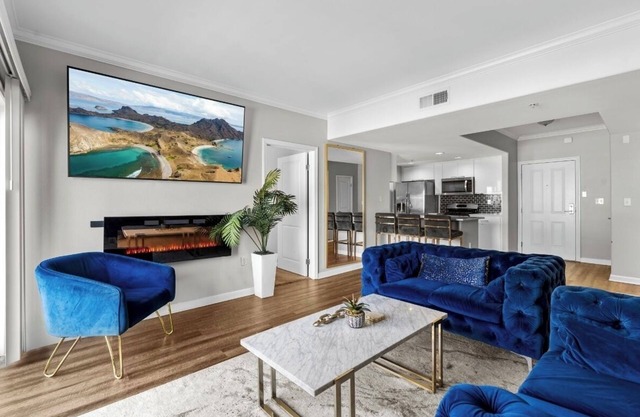 Luxury Modern 2-bedroom apartment Home in Los Angeles w/WiFi + Central Ac