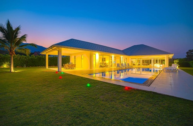 Luxury Modern 4 Bedroom Pool Villa PH111