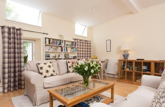 Luxury Morningside Cottage with Patio