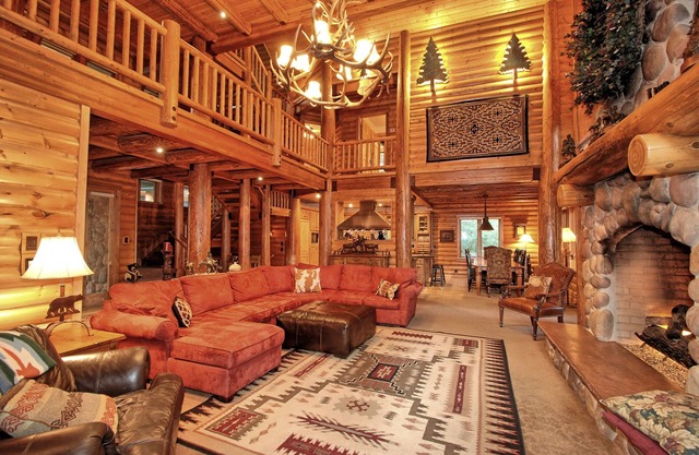 Luxury Mountain Home. Hot Tub, 6 Bedrooms, 5.5 Bath, Theater, Steam Rm, Sauna