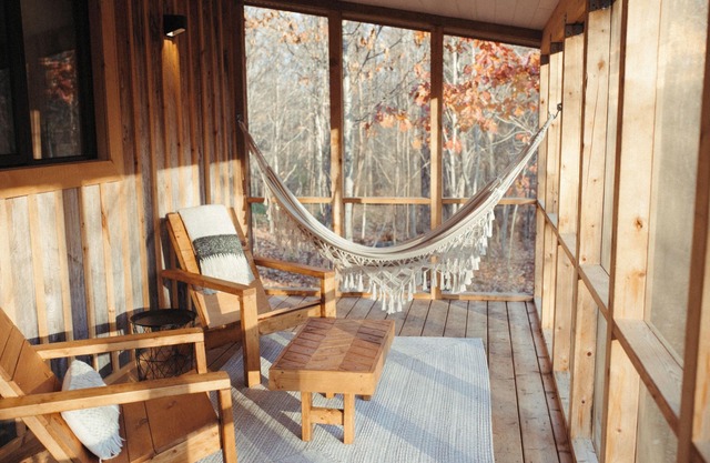 Luxury Muskoka Eco-Cabin w/60 Acres of Private Hiking Trails