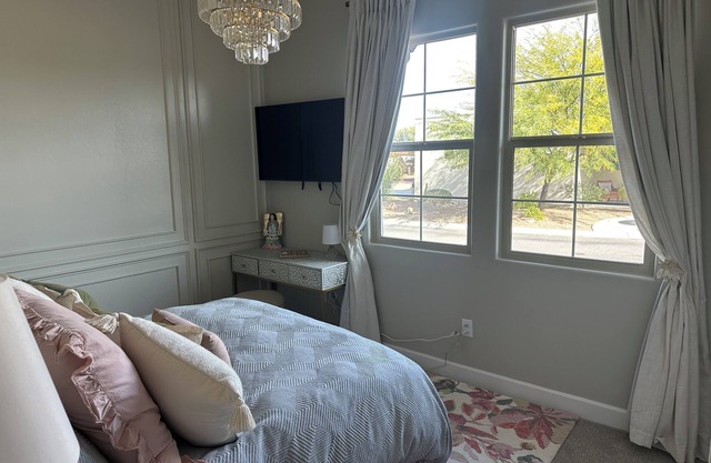 Luxury new home in tranquil Tubac with WiFi, AC, and all the amenities!