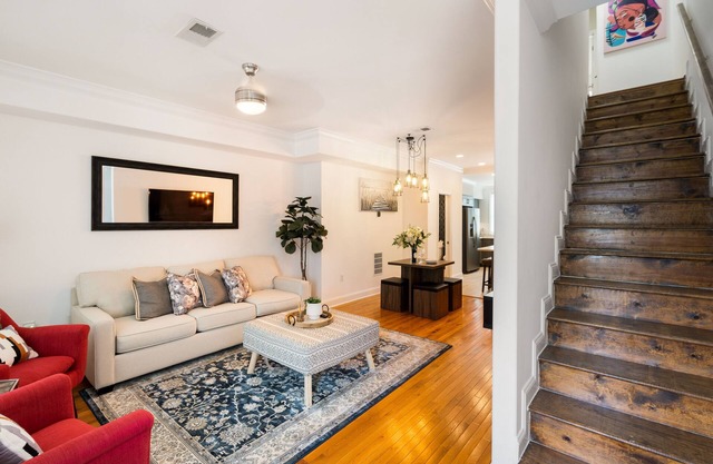Luxury Newly Remodeled , 3bed 3.5 bath - 2 car Private garage - Capital Hill