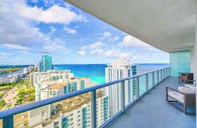 Luxury Ocean Views – Pool, Gym & Beach Access