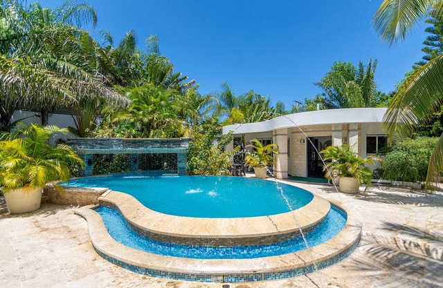 Luxury party complex in Sosua, 2 large villas, 16 BD/16 BTH, 2 pools, near all