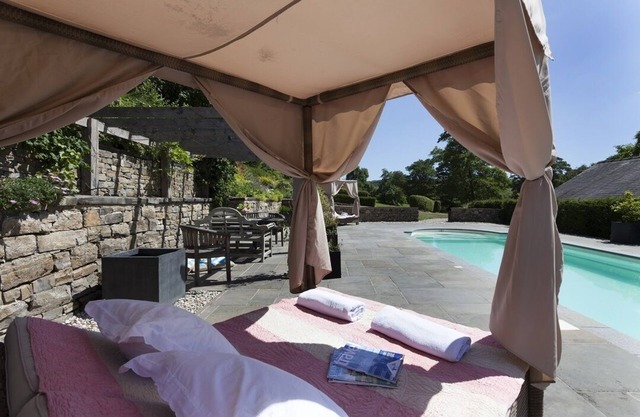 Luxury Peak District Cottage in 5 acres, Private Pool, 2 miles from Ashbourne