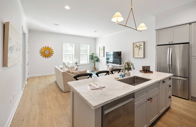 Luxury Pet Friendly Beach Home, Walk to the Beach, Pool