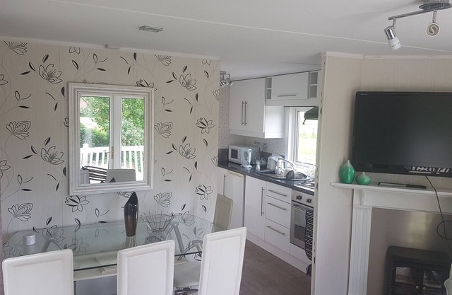Luxury Pine Wood Lodge, situated in beautiful Dorset Countryside,attractions nr