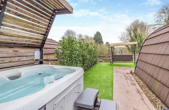 Luxury pod, perfect for two people seeking a romantic and relaxing break.