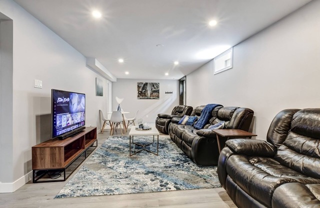 Luxury & private 3 bed unit*kitchen*wifi*park*mall