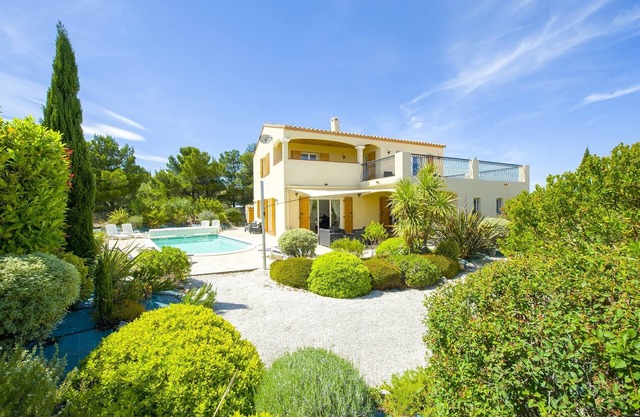Luxury Private Villa; Heated Pool; Sea View; 10 min drive to sandy beaches, WiFi
