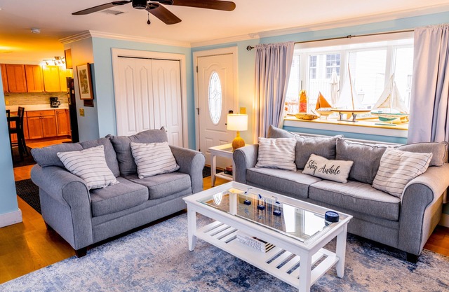 Luxury PTown Condo - 5 min Walk to Commercial St
