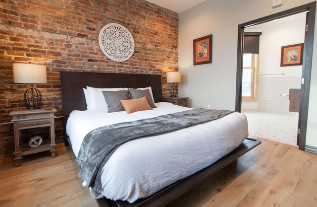 Luxury Residential Suite Duluth Press 301