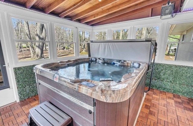 Luxury Retreat | Hot Tub, Fire Pit & Game Room