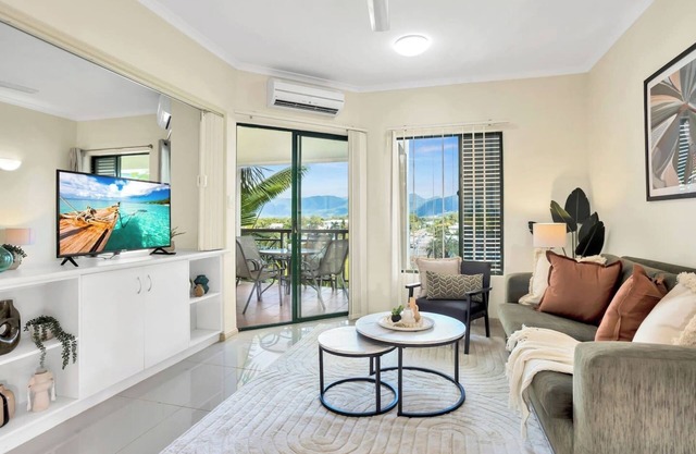 Luxury Retreat in Cairns with Pool