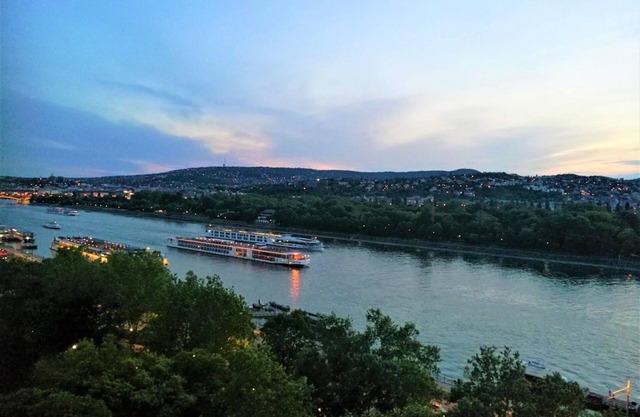 Luxury river view in the heart of the city