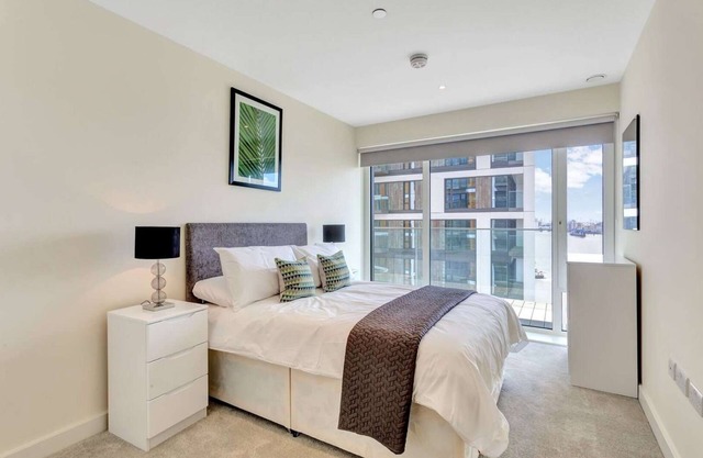 Luxury riverside apartment- directly overlooking river
