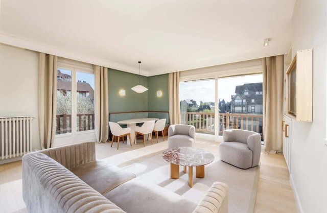 Luxury sea view 3BR/2BA with services in Deauville