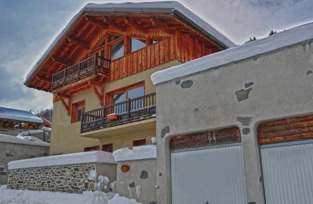 Luxury Self Catered Alpine Chalet, Sleeps 10 (4 Bdrms) In The Heart Of Paradiski