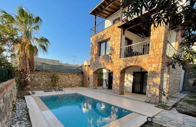 Luxury self catering 3 bedroom private holiday villa with private swimming pool.