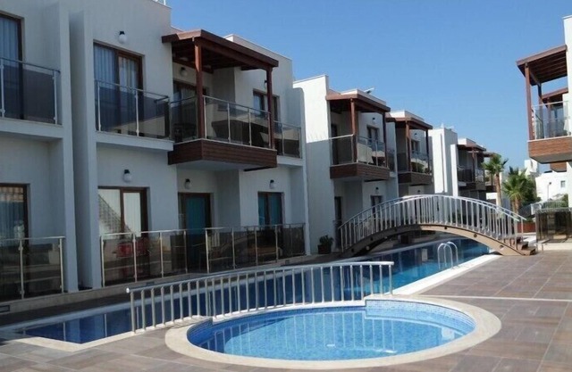 Luxury self catering 2 bedroom holiday apartment with swimming pool