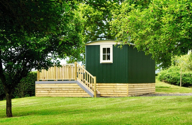 Luxury Shepherd Hut - The Nimrod