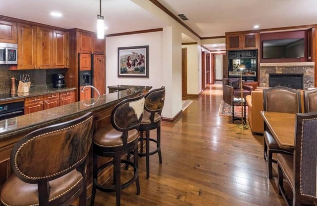 Luxury ski in/ski out 3BR Ritz-Carlton Residence Club condo w/resort amenities!