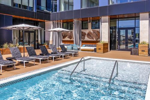 Luxury South End Views and Pool