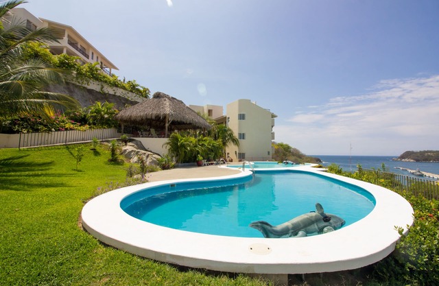 Luxury Spacious Condo with Gorgeous Ocean & Marina Views