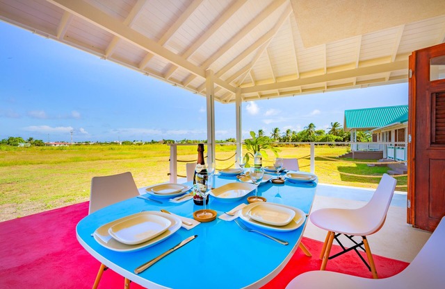 Luxury, spacious, well equipped 2 bedroom Caribbean farmhouse near Oistins