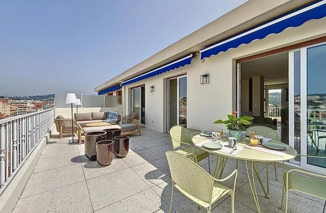 Luxury stay in Cannes: 70m² of private terraces