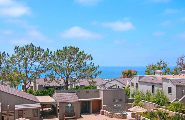 Luxury Stay in the Heart of Olde Del Mar. Spectacular Ocean Views. LOCATION!