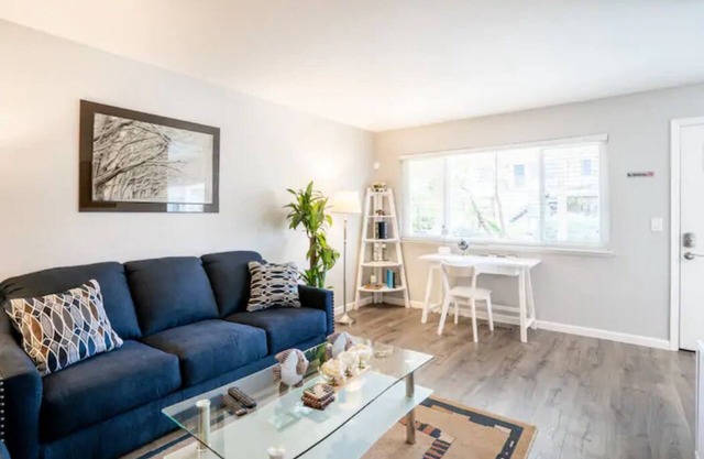 Luxury stay near Oakridge Mall for vacation/work