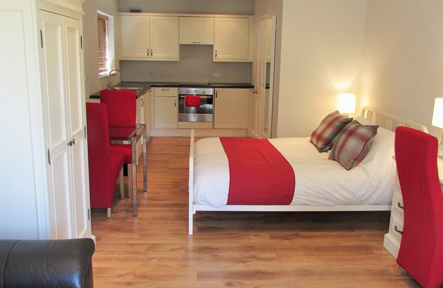 Luxury Studio Apartment for short term let near Addenbrookes and 10 minutes bus