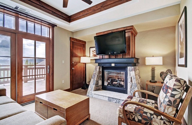 Luxury Studio Condo Steps from Winter Activities, Sleeps 4 by RedAwning