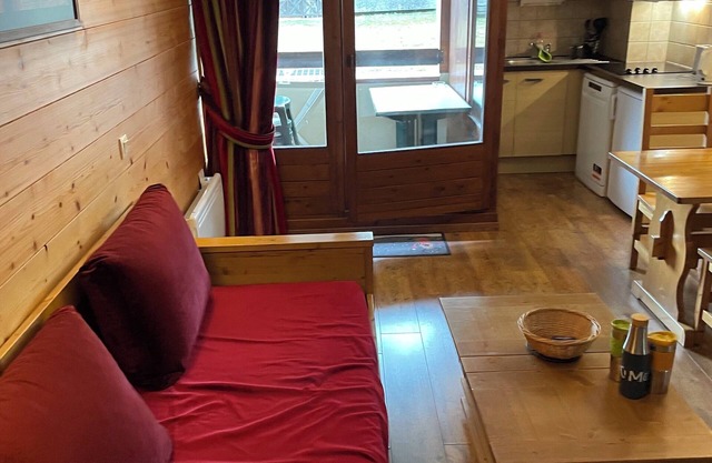 Luxury Studio With Easy Access To The 3 Valleys In A Beautiful Spa Town.