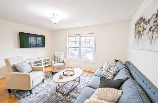 Luxury Stylish Townhome King Beds WD Garage