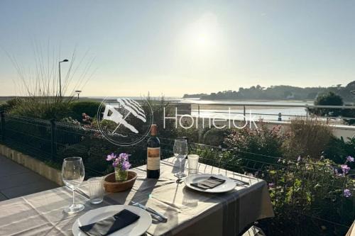 Luxury T2 de standing - Vue mer 180