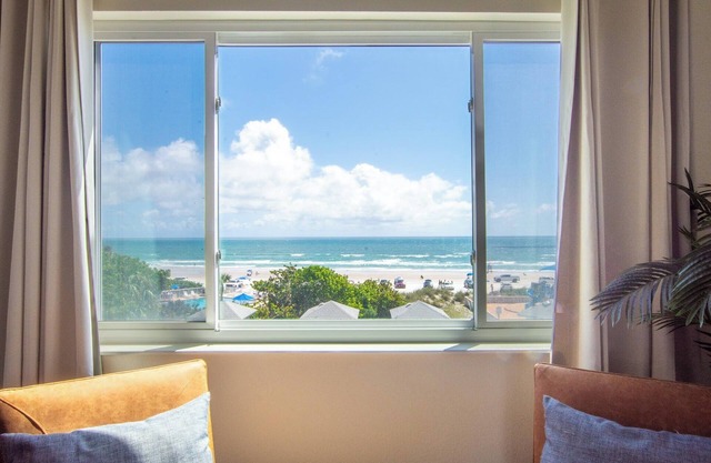 LUXURY TOWN HOUSE. DIRECT OCEAN FRONT. VIEWS! SLEEPS 10; 4BED 3.5 BATH