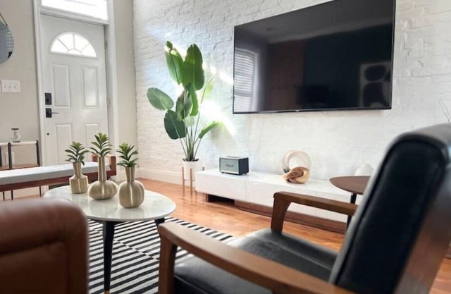 Luxury townhome, walking distance from Ravens stadium