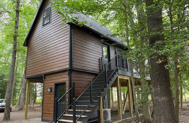 Luxury Treehouse with Large Deck