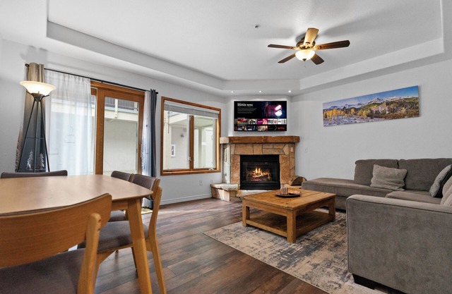 Luxury Tyra Riverbend Studio – Ski-In/Ski-Out Steps to Snowflake Lift
