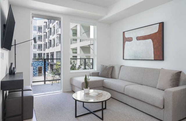 Luxury Urban Oasis: Fully Furnished Extended Stays in Vibrant West Hollywood