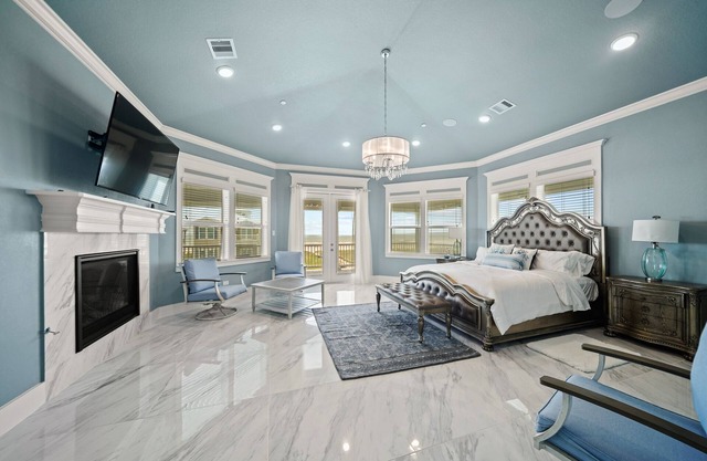 Luxury vacation home 40 feet to the beach!
